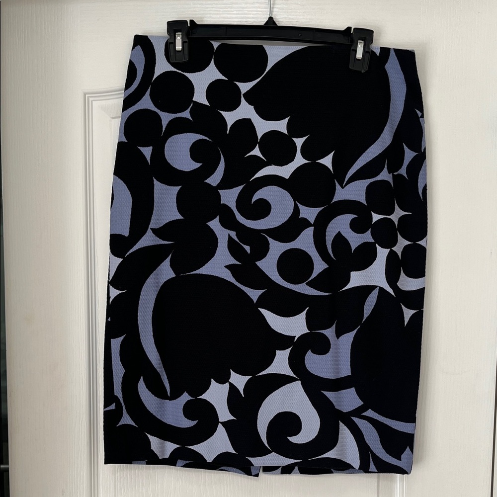 Ann Taylor Black and White Patterned Women's Skirt, 10, NWOT